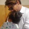 Camille Lacourt pose avec sa fille Jazz à l'occasion de la fête des pères. Photo publiée sur Instagram le 18 juin 2017.