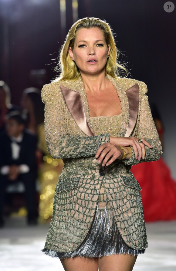 Kate Moss - Défilé du gala de charité de N. Campbell "Fashion for Relief" lors du 70ème festival de Cannes à l'aéroport de Cannes-Mandelieu le 21 mai 2017. © Giancarlo Gorassini/Bestimage