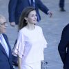 La reine Letizia d'Espagne, habillée en Zara, le 4 juillet 2017 au siège de Telefonica à Madrid pour une réunion de la Fondation d'aide contre la toxicomanie.