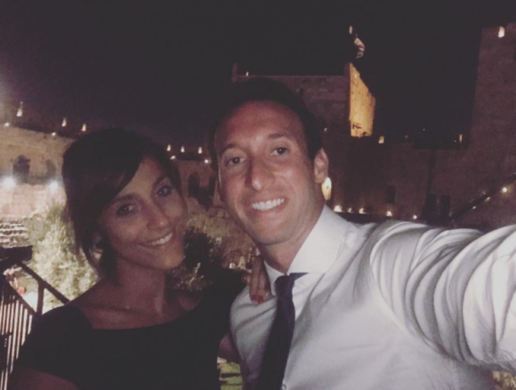 Fabien Gilot a demandé sa compagne Audrey Selles en mariage début juillet 2017 à Jérusalem, en Israël, en marge des Maccabiah 2017. Photo Instagram Fabien Gilot ayant servi à l'annonce des fiançailles, le 6 juillet 2017 devant la Tour de David.