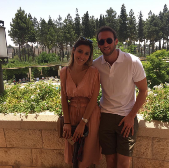 Fabien Gilot a demandé sa compagne Audrey Selles en mariage début juillet 2017 à Jérusalem (le couple pose ici à l'hôtel King David), en Israël, en marge des Maccabiah 2017. Photo Instagram Fabien Gilot.