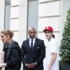 Céline Dion et son fils René-Charles Angelil sortent de l'hôtel Royal Monceau à Paris le 7 juillet 2017.
