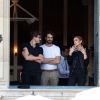 Céline Dion dîne avec deux amis au restaurant "Loulou", au musée des Arts Décoratifs à Paris le 7 juillet 2017.