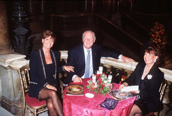 Elsa Martinelli en 1998 aux côtés de Victor-Emmanuel de Savoie. 