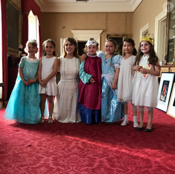 Harper Beckham célèbre son sixième anniversaire avec ses copines de classe au Palais de Buckingham - Photo publiée sur Instagram le 10 juillet 2017.