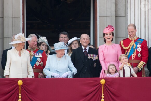 Camilla Parker Bowles, duchesse de Cornouailles, le prince Charles, prince de Galles, la princesse Eugenie d'York, la reine Elisabeth II d'Angleterre, la princesse Beatrice d'York, le prince Philip, duc d'Edimbourg, Catherine Kate Middleton , duchesse de Cambridge, la princesse Charlotte, le prince George et le prince William, duc de Cambridge - La famille royale d'Angleterre assiste à la parade "Trooping the colour" à Londres le 17 juin 2017.