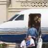 Ben Affleck monte dans un jet privé à l'aéroport de Van Nuys à Los Angeles, le 8 juillet 2017
