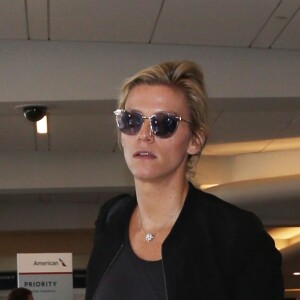 Lindsay Shookus (nouvelle compagne de Ben Affleck) arrive à l'aéroport de LAX à Los Angeles, le 7 juillet 2017