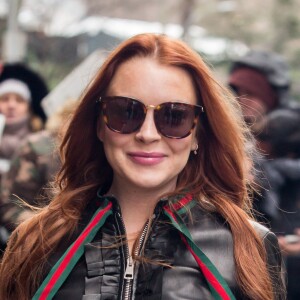 Lindsay Lohan habillée en Gucci de la tête aux pieds à la sortie de l'émission 'The View' à New York, le 13 février 2017.