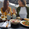 Iris Mittenaere et Laury Thilleman au restaurant sur Twitter, le mardi 11 juillet 2017.