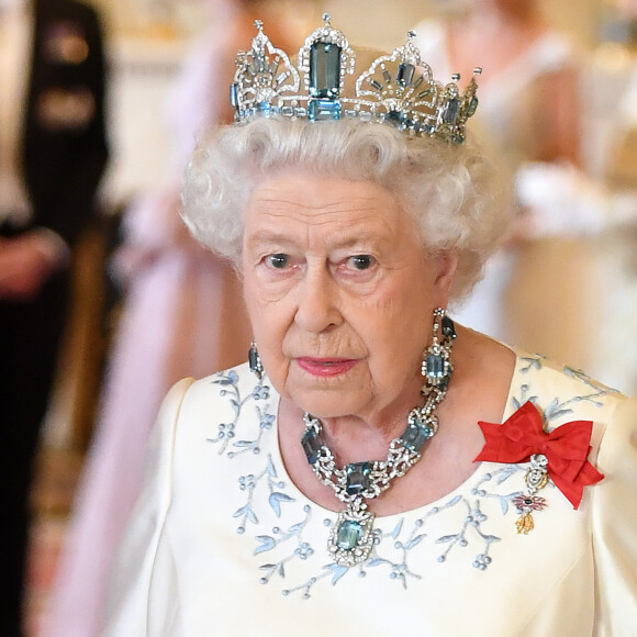 La reine Elizabeth II (photo) offrait un banquet officiel en l'honneur du roi Felipe VI et de la reine Letizia d'Espagne, le 12 juillet 2017 à Buckingham Palace, à l'occasion de leur visite officielle, la première d'un souverain espagnol au Royaume-Uni depuis 31 ans.