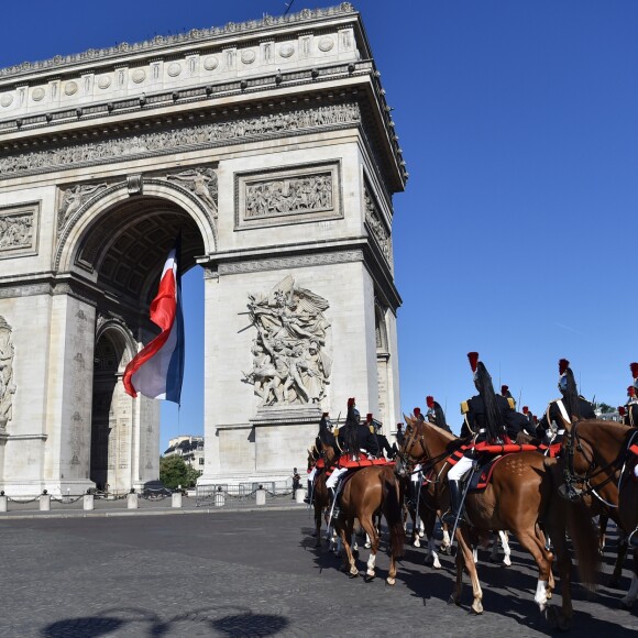 Illustration au départ du défilé du 14 juillet (fête nationale), à l'arc de Triomphe à Paris, le 14 juillet 2017. © Christian Liewig/Pool/Bestimage
