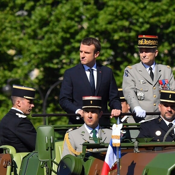 Le président de la République Emmanuel Macron et le chef d'état-major des armées, le général Pierre de Villiers au départ du défilé du 14 juillet (fête nationale), à l'arc de Triomphe à Paris, le 14 juillet 2017. © Christian Liewig/Pool/Bestimage