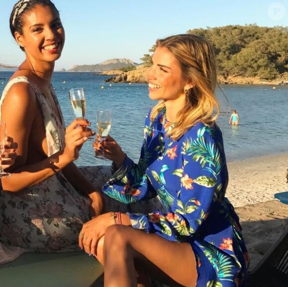 Chloé Mortaud (Miss France 2009) et Alexandra Rosenfeld (Miss France 2006) lors du mariage de Sylvie Tellier, à Porquerolles le 14 juillet 2017.