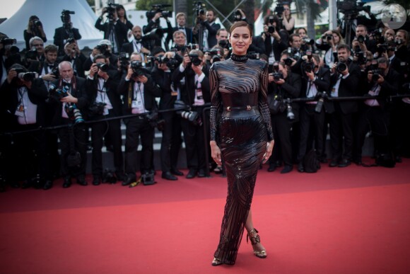 Irina Shayk - Montée des marches du film "Les proies" lors du 70e Festival de Cannes. Le 24 mai 2017. © Borde-Jacovides-Moreau / Bestimage