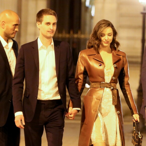 Miranda Kerr et son fiancé Evan Spiegel à Paris, France, le 11 avril 2017.