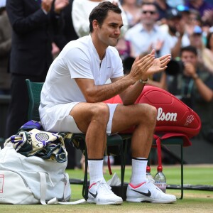 Roger Federer sacré pour la huitième fois à Wimbledon, à Londres, le 16 juillet 2017.