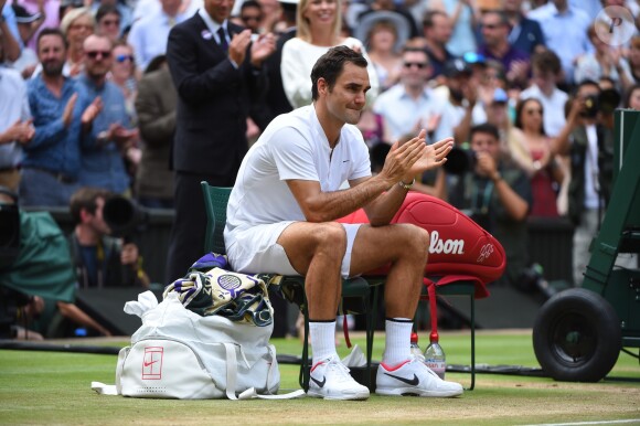 Roger Federer sacré pour la huitième fois à Wimbledon, à Londres, le 16 juillet 2017.