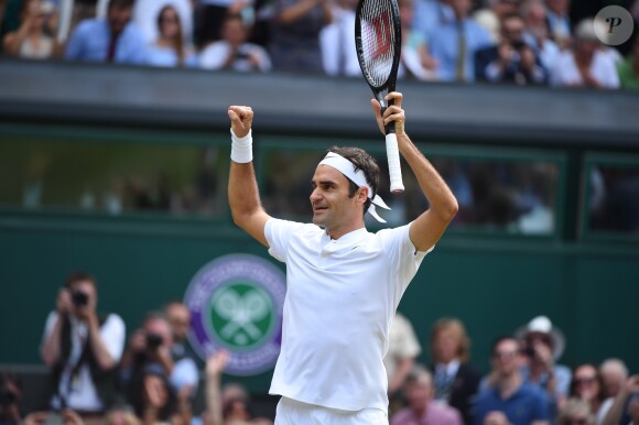 Roger Federer sacré pour la huitième fois à Wimbledon, à Londres, le 16 juillet 2017.