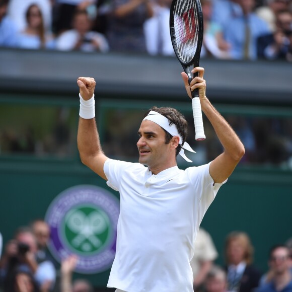 Roger Federer sacré pour la huitième fois à Wimbledon, à Londres, le 16 juillet 2017.