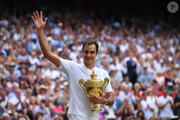 Roger Federer sacré pour la huitième fois à Wimbledon, à Londres, le 16 juillet 2017.