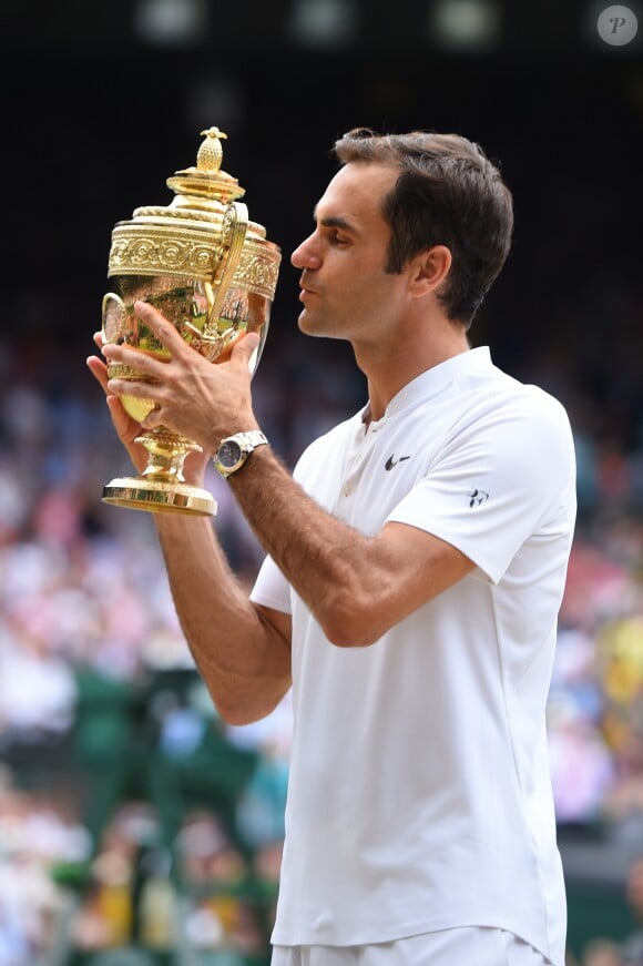 Roger Federer sacré pour la huitième fois à Wimbledon, à Londres, le 16 juillet 2017.