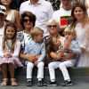 Mirka Federer avec ses quatre enfants (Charlene Riva, Myla Rose, Lenny, Leo) lors de la finale de Wimbledon opposant Roger Federer à Marin Čilić, à Londres, le 16 juillet 2017.
