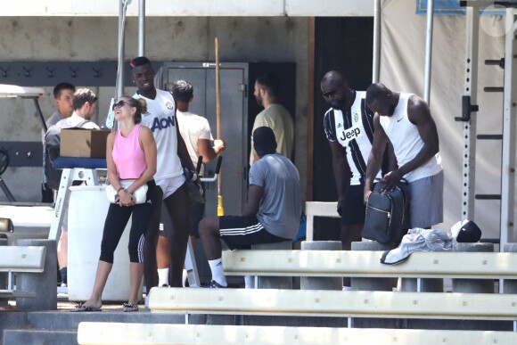 Exclusif - Paul Pogba (Manchester United) s'entraine à l'université de Californie à Los Angeles (UCLA). Sa nouvelle compagne vient lui rendre visite, le 7 juillet 2017.