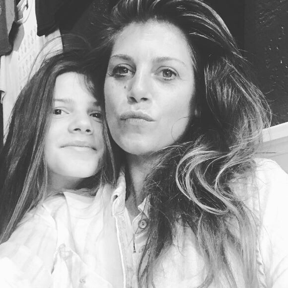 Benjamin Castaldi passe ses vacances sur la côte Ouest des Etats-Unis avec sa femme Aurore, son fils Enzo et Louise, la fille de son épouse.