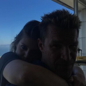 Benjamin Castaldi passe ses vacances sur la côte Ouest des Etats-Unis avec sa femme Aurore, son fils Enzo et Louise, la fille de son épouse.