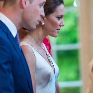 La duchesse Catherine de Cambridge, superbe dans une robe de la créatrice polonaise Gosia Baczynska, et le prince William étaient les invités d'honneur d'une réception dans l'orangerie du parc Lazienki à Varsovie le 17 juillet 2017, lors de leur visite officielle en Pologne.