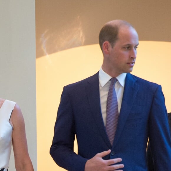 La duchesse Catherine de Cambridge, superbe dans une robe de la créatrice polonaise Gosia Baczynska, et le prince William étaient les invités d'honneur d'une réception dans l'orangerie du parc Lazienki à Varsovie le 17 juillet 2017, lors de leur visite officielle en Pologne.