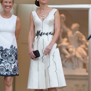 La duchesse Catherine de Cambridge, sublime dans une robe de la créatrice polonaise Gosia Baczynska, et le prince William étaient les invités d'honneur d'une réception dans l'orangerie du parc Lazienki à Varsovie le 17 juillet 2017, lors de leur visite officielle en Pologne.