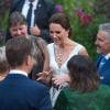 La duchesse Catherine de Cambridge, sublime dans une robe de la créatrice polonaise Gosia Baczynska, et le prince William étaient les invités d'honneur d'une réception dans l'orangerie du parc Lazienki à Varsovie le 17 juillet 2017, lors de leur visite officielle en Pologne.