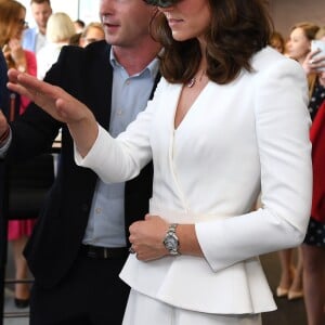 Le prince William et Kate Middleton visitaient un incubateur de start-up à l'immeuble d'affaires The Spire et ont pu s'essayer à la réalité virtuelle, le 17 juillet 2017 à Varsovie lors de leur visite officielle en Pologne.