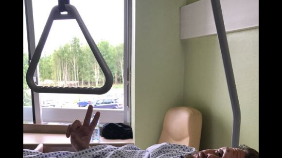Keen'V : Il poste une photo à l'hôpital puis rassure ses fans...