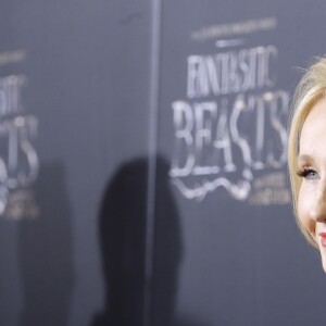 J.K. Rowling lors de la première du film "Fantastic Beasts and Where to Find Them" à la salle de spectacles Alice Tully Hall au Lincoln Center à New York City, New York, Etats-Unis, le 10 novembre 2016. © Charles Guerin/Bestimage