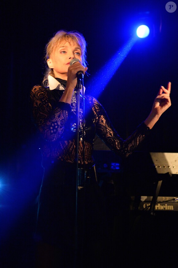 Exclusif - Arielle Dombasle lors du concert "Arielle Dombasle & Nicolas Ker" au club Les Bains à Paris, le 6 octobre 2016. © Guirec Coadic/Bestimage