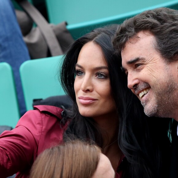 Arnaud Lagardère et sa femme Jade Foret dans les tribunes des internationaux de France de tennis à Roland Garros le 1er juin 2016. © Dominique Jacovides / Bestimage