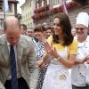 Le prince William et Kate Middleton, duchesse de Cambridge, ont visité le 20 juillet 2017 sur le marché central d'Heidelberg lors de leur visite officielle en Allemagne.