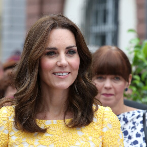 Le prince William et Kate Middleton, duchesse de Cambridge, ont visité le 20 juillet 2017 sur le marché central d'Heidelberg lors de leur visite officielle en Allemagne.