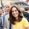 Le prince William et Kate Middleton, duchesse de Cambridge, ont visité le 20 juillet 2017 le marché central d'Heidelberg lors de leur visite officielle en Allemagne et sont initiés à la confection de bretzels et de confiseries.