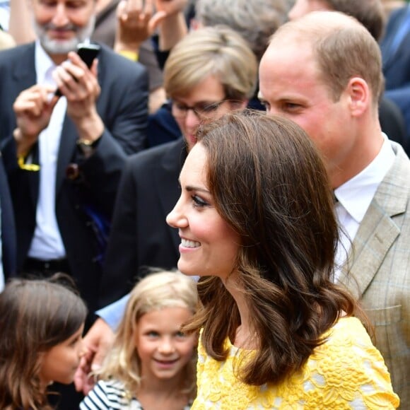 Le prince William et Kate Middleton, duchesse de Cambridge, ont visité le 20 juillet 2017 le marché central d'Heidelberg lors de leur visite officielle en Allemagne.