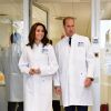 Le prince William et Kate Middleton, duchesse de Cambridge, ont visité le 20 juillet 2017 l'Institut de recherche sur le cancer à Heidelberg.