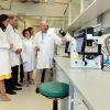 Le prince William et Kate Middleton, duc et duchesse de Cambridge, ont visité le 20 juillet 2017 le centre de recherche sur le cancer d'Heidelberg lors de leur visite officielle en Allemagne.