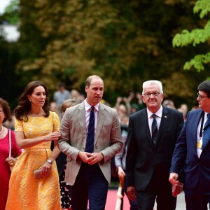 Le prince William et Kate Middleton, duchesse de Cambridge, en visitr le 20 juillet 2017 sur le marché central d'Heidelberg lors de leur visite officielle en Allemagne.