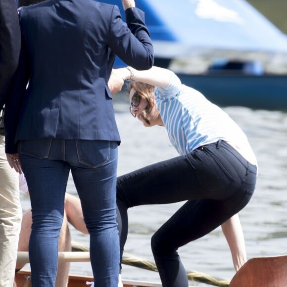 Kate Catherine Middleton, duchesse de Cambridge - Le couple princier d'Angleterre lors d'une compétition d'aviron à Heidelberg, à l'occasion de leur voyage de trois jours en Allemagne. Le 20 juillet 2017  20th July Heidelberg Germany Britain's Prince William and Catherine, Duchess of Cambridge take part in a race between the twinned towns of Cambridge and Heidelberg while on a visit to the German town.20/07/2017 - Heidelberg