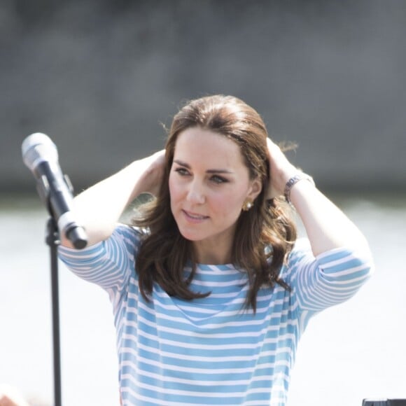 Le prince William et Kate Middleton, duc et duchesse de Cambridge, ont pris part le 20 juillet 2017 à une course d'aviron à Heidelberg lors de leur visite officielle en Allemagne.