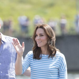 Le prince William et Kate Middleton, duc et duchesse de Cambridge, ont pris part le 20 juillet 2017 à une course d'aviron à Heidelberg lors de leur visite officielle en Allemagne.