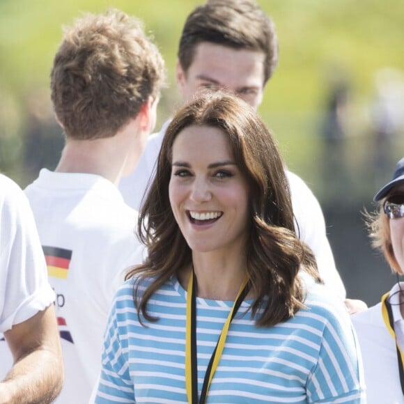 Kate Catherine Middleton, duchesse de Cambridge - Le couple princier d'Angleterre lors d'une compétition d'aviron à Heidelberg, à l'occasion de leur voyage de trois jours en Allemagne. Le 20 juillet 2017  20th July Heidelberg Germany Britain's Prince William and Catherine, Duchess of Cambridge take part in a race between the twinned towns of Cambridge and Heidelberg while on a visit to the German town.20/07/2017 - Heidelberg